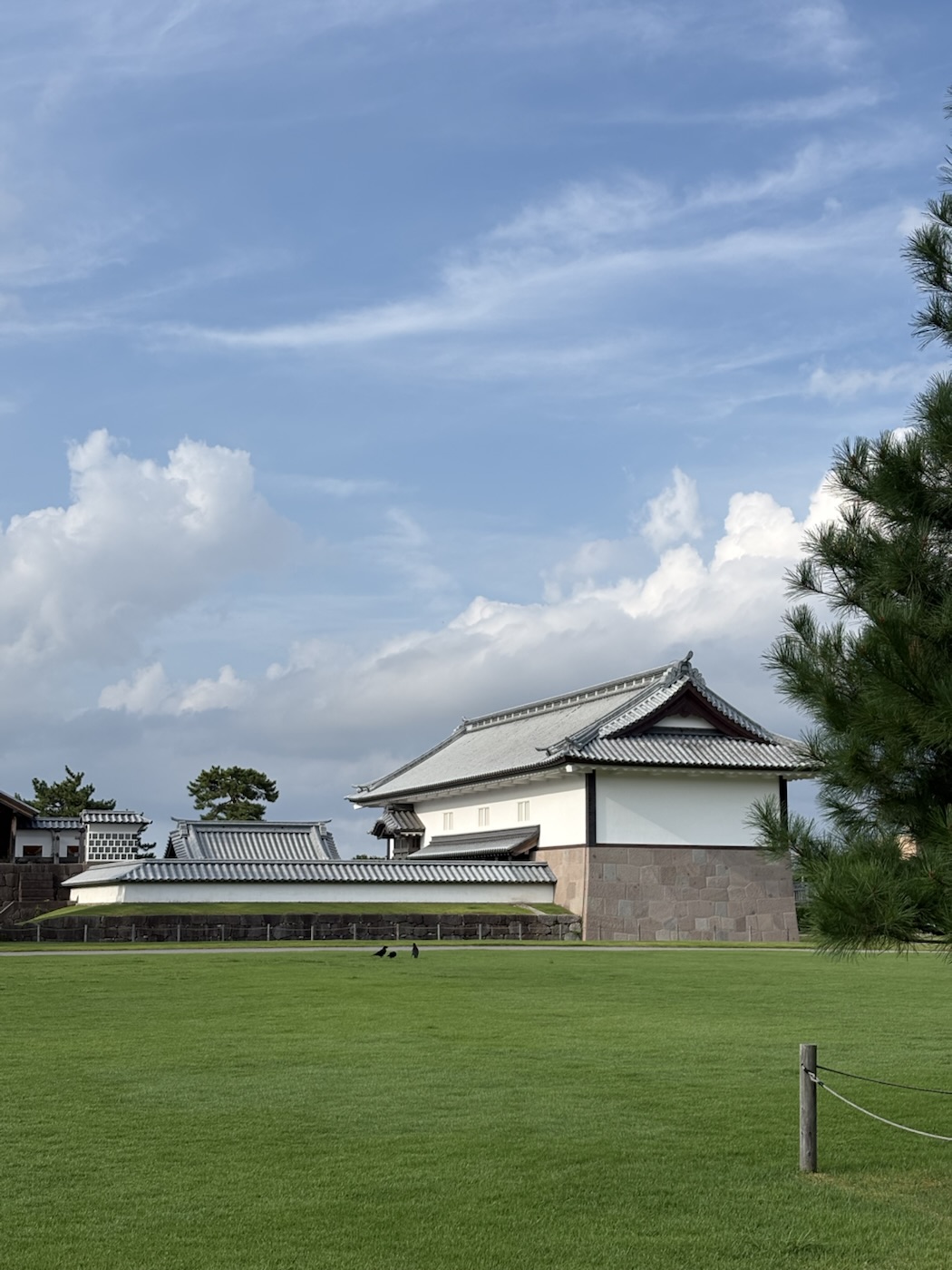 金澤城公園草坪與城郭